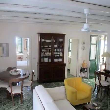 Cedar House, Ferienhaus *