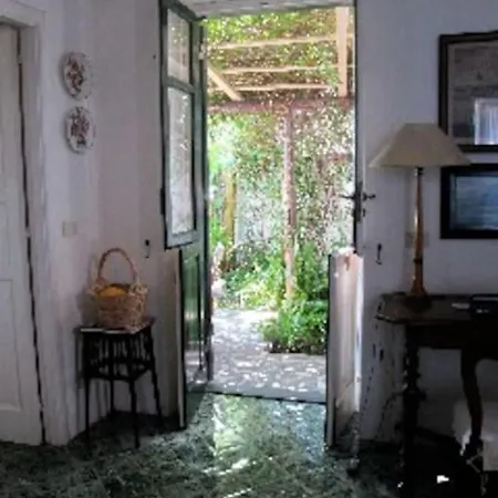 Cedar House, * Canneto (Lipari)